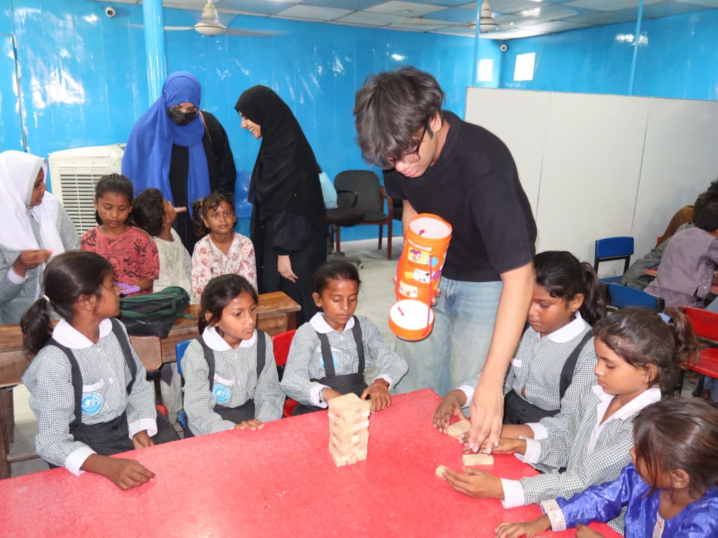 CARDIG volunteers with schoolchildren at the Back to School Drive
